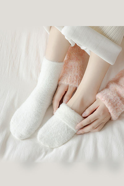 EMBROIDERED SMILEY WHITE FUZZY SOCKS