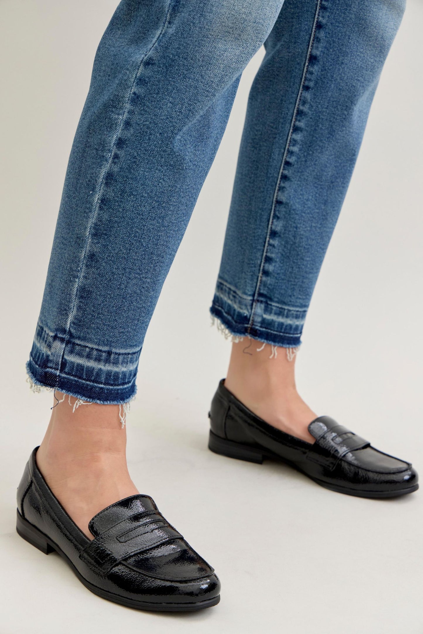 Judy Blue Mid Rise Patch & Repair Destroy Release Hem Jeans 881045