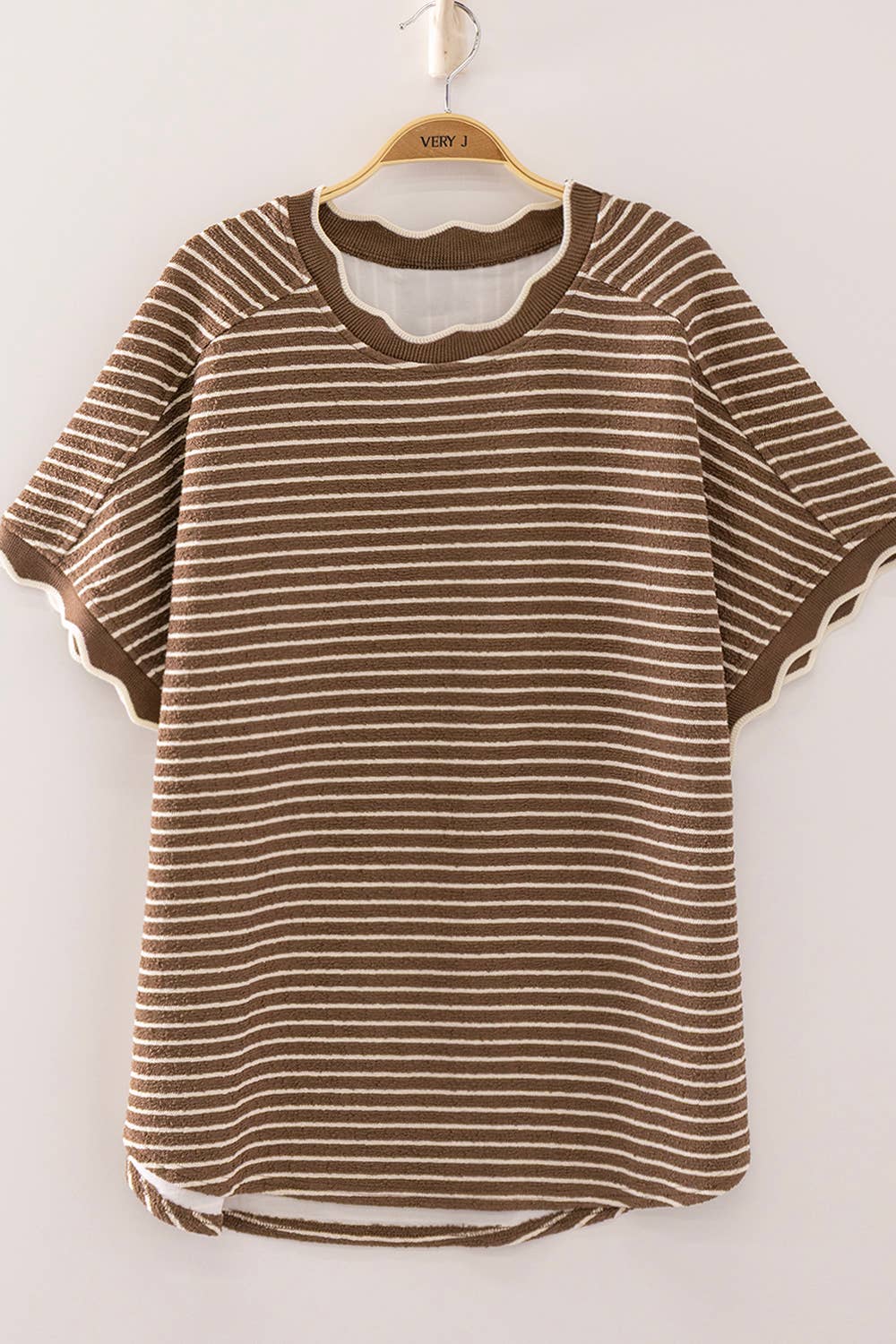 Scallop Trim Stripe Knit Top: MOCHA STRIPE