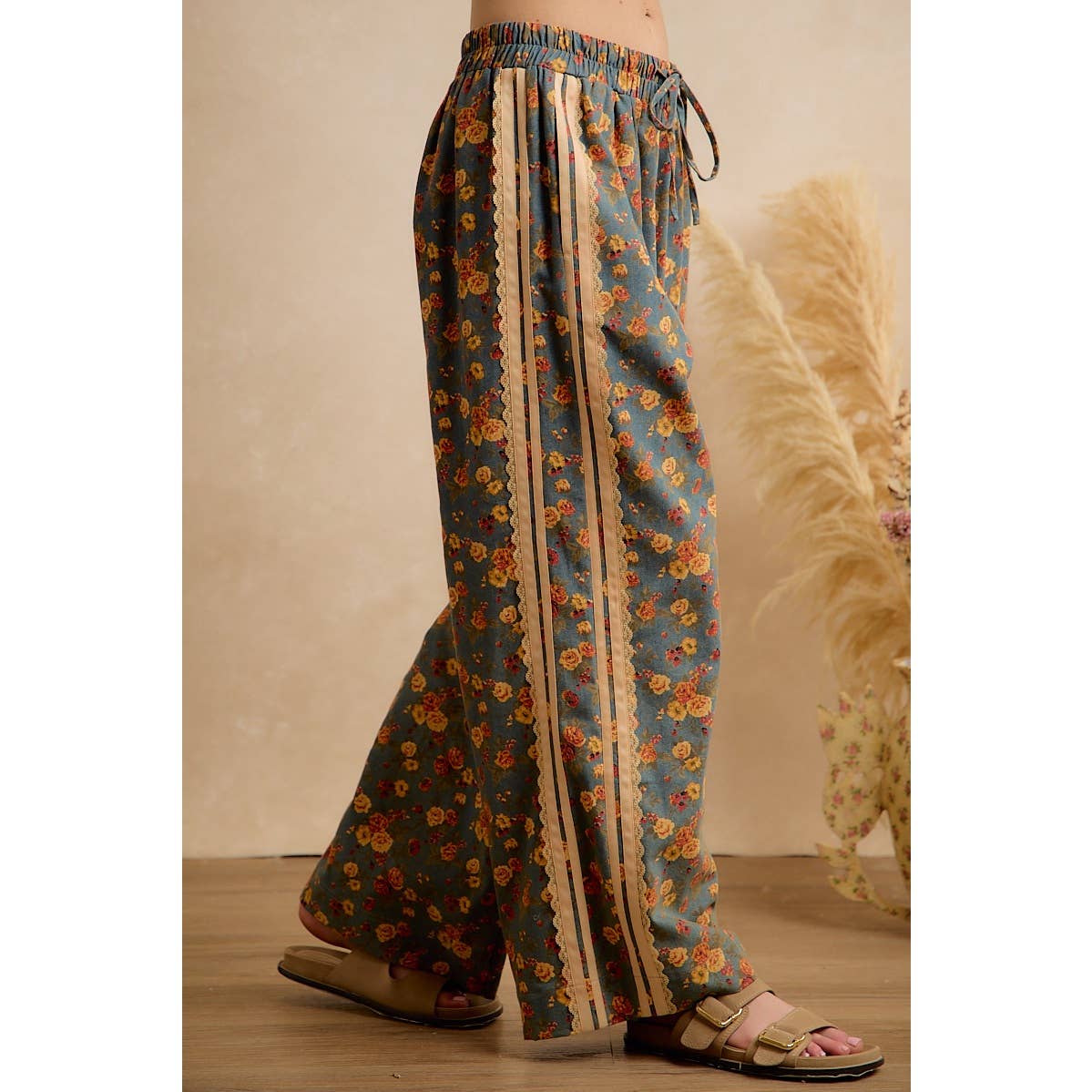 WASHED FLORAL DENIM SIDE LACE TRIM ELASTIC PANTS