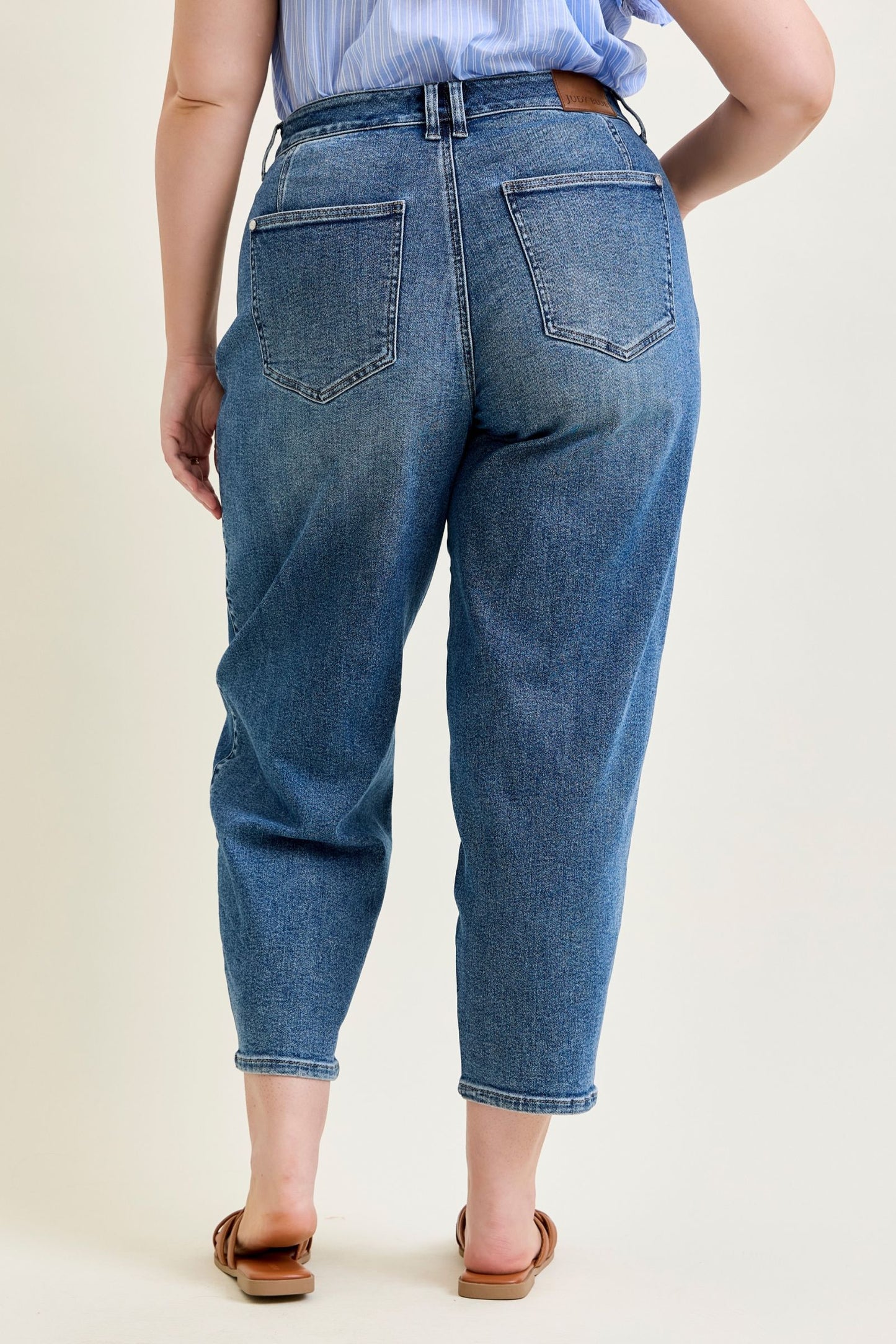 Judy Blue HW R.M. Barrel w/ Dart Detailing Jeans 881152