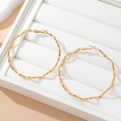 Oversized Hammered Gold Wavy Hoop Earrings | 80E61830: GOLD