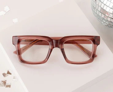 Spotlight in Rose Readers by Peepers