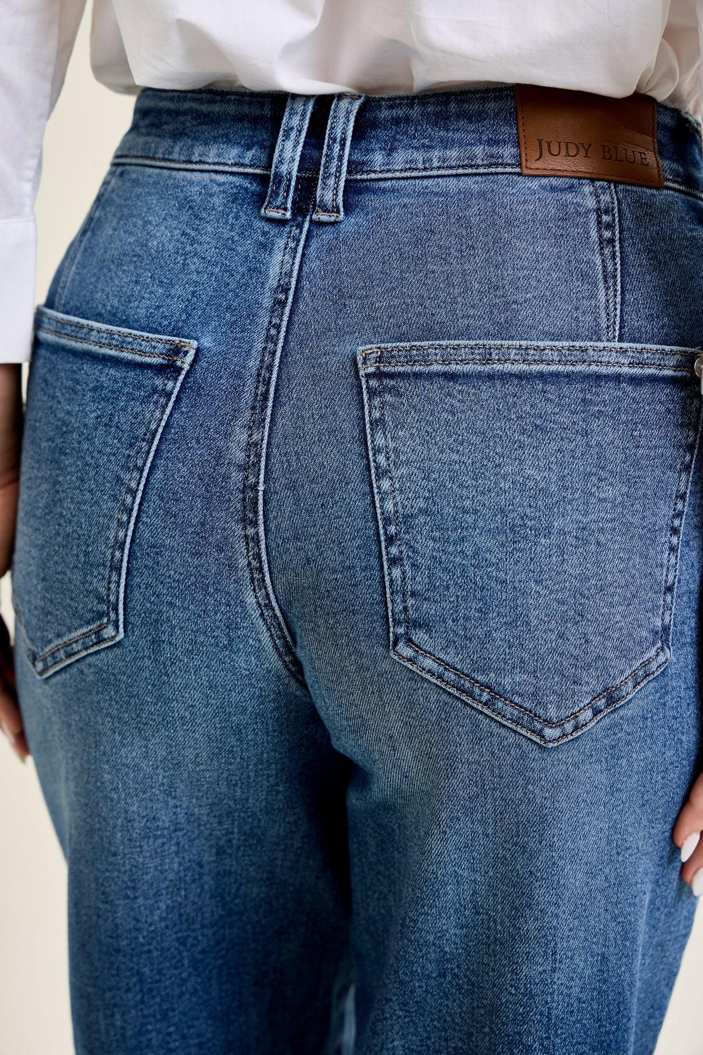 Judy Blue HW R.M. Barrel w/ Dart Detailing Jeans 881152