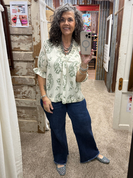 UMGEE Green Willow Vine Ruffle Trim Blouse