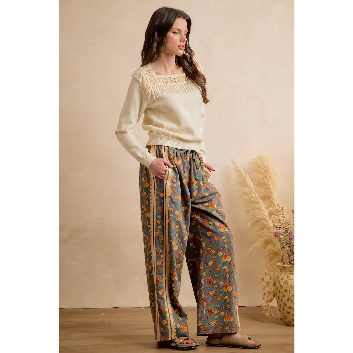 WASHED FLORAL DENIM SIDE LACE TRIM ELASTIC PANTS