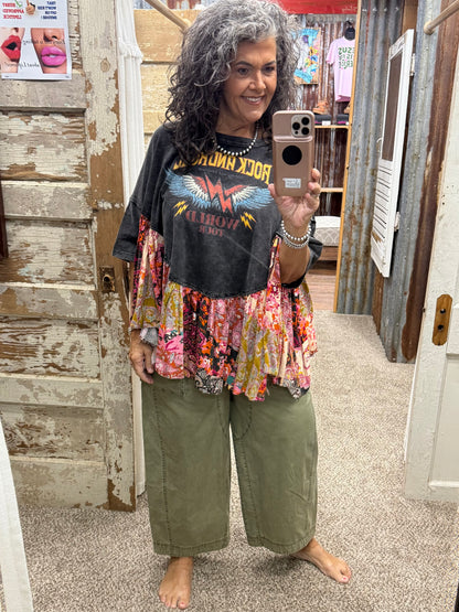 WASHED COTTON OVERSIZED POCKETS WIDE CARGO PANTS: VINTAGE OLIVE