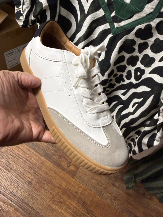Yellow Box White Dinia
