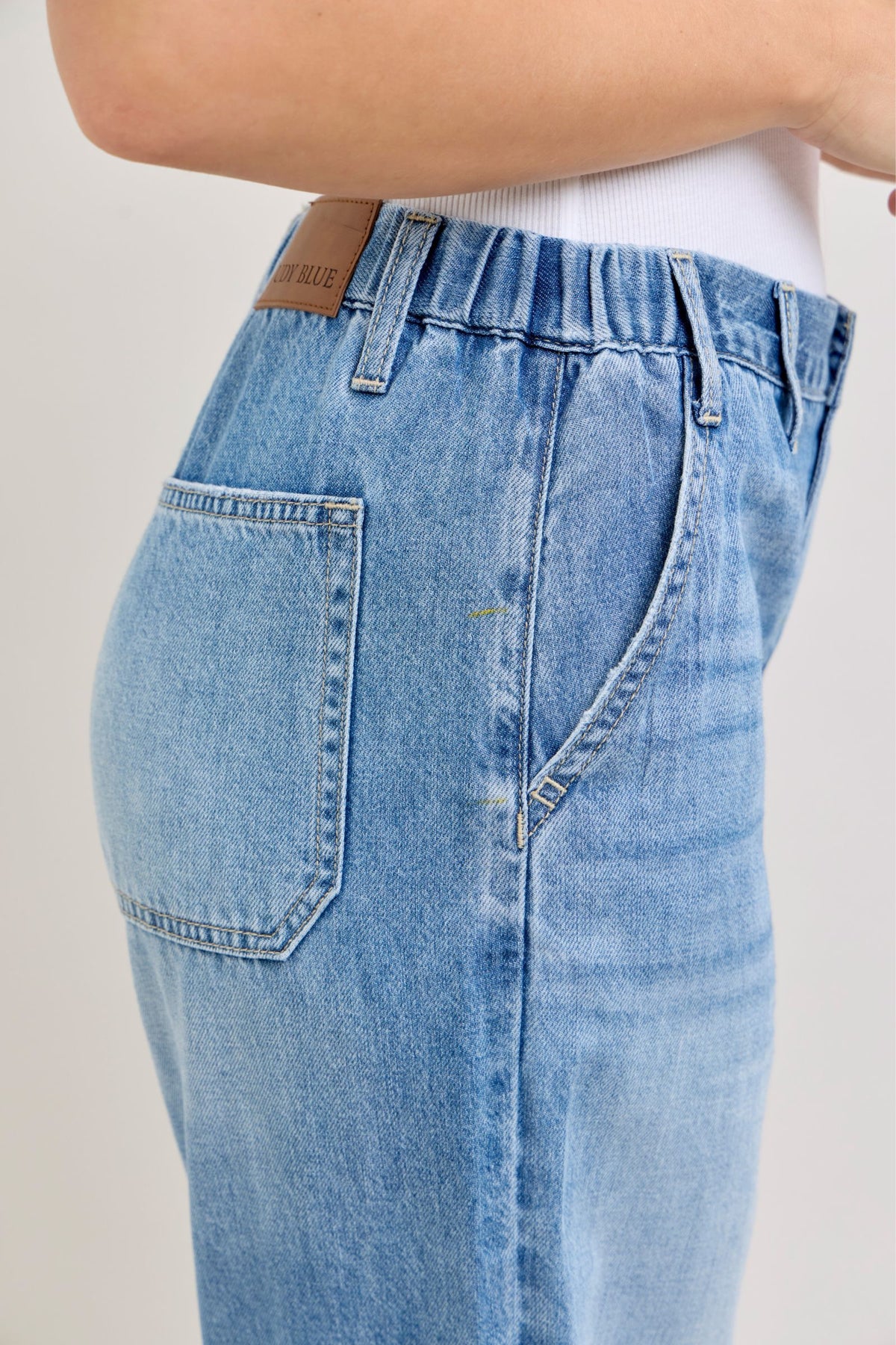 Judy Blue HW Featherweight Baggy Elasticated WB Jeans 881090