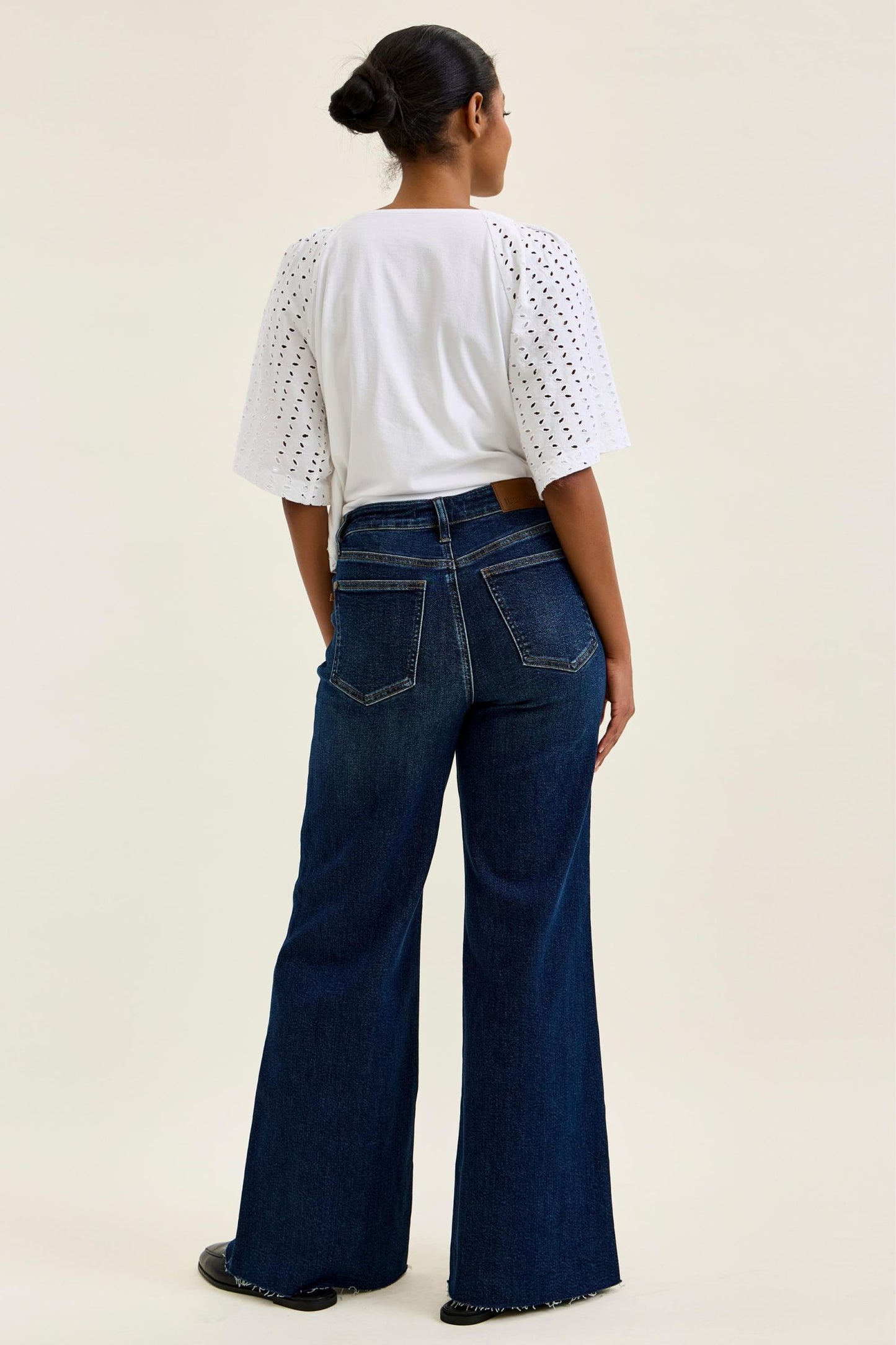 Judy Blue HW Retro Wide w/ Adjustable WB Tabs + Raw hem 881114