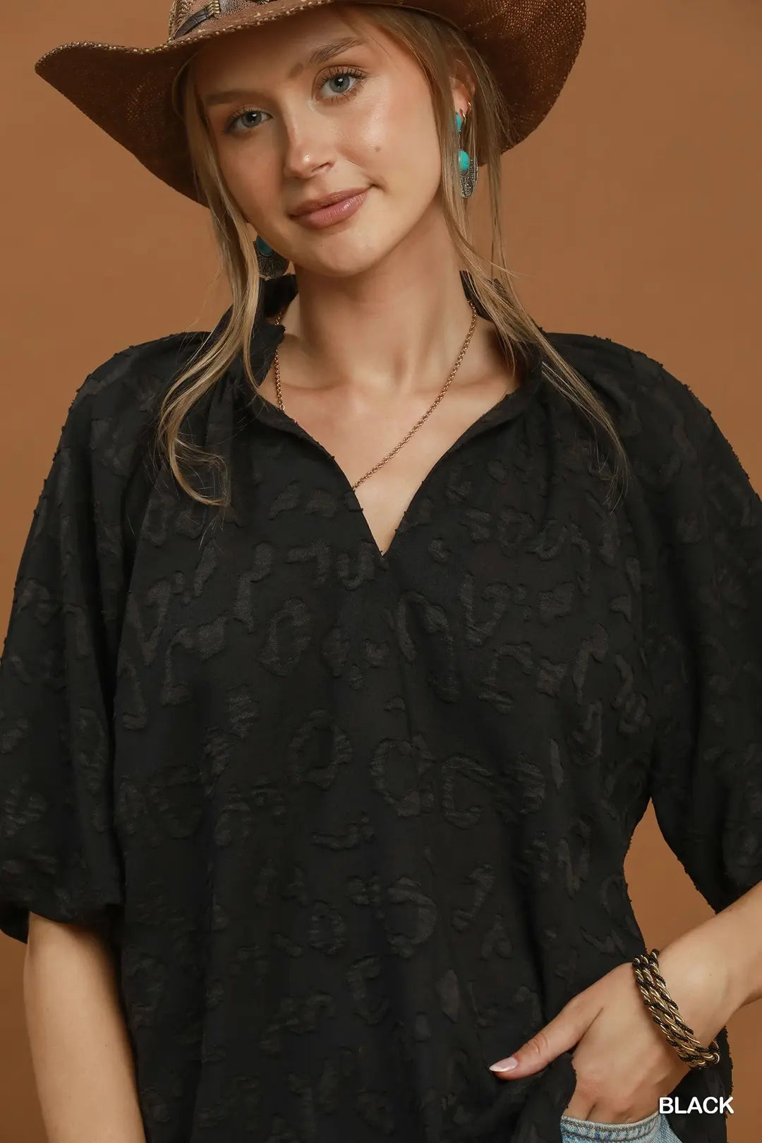 UMGEE Black Textured Jacquard Split Neck Puff Sleeve Top