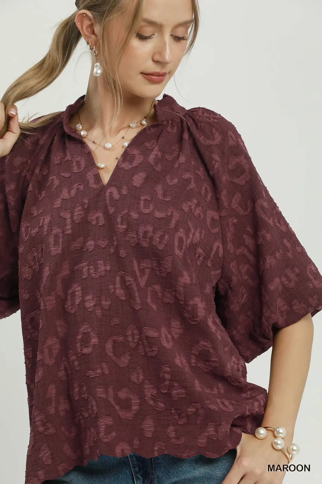 UMGEE Maroon Textured Jacquard Split Neck Puff Sleeve Top