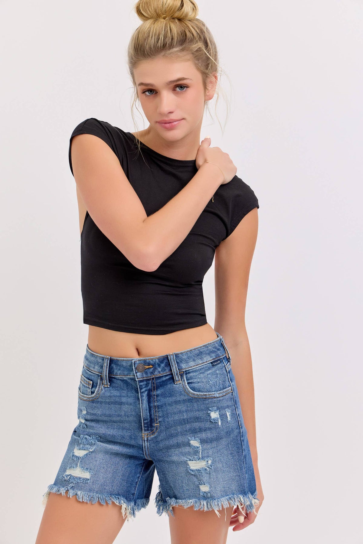 Boyfriend Shorts with Uneven Fray Hem Dark Size Small