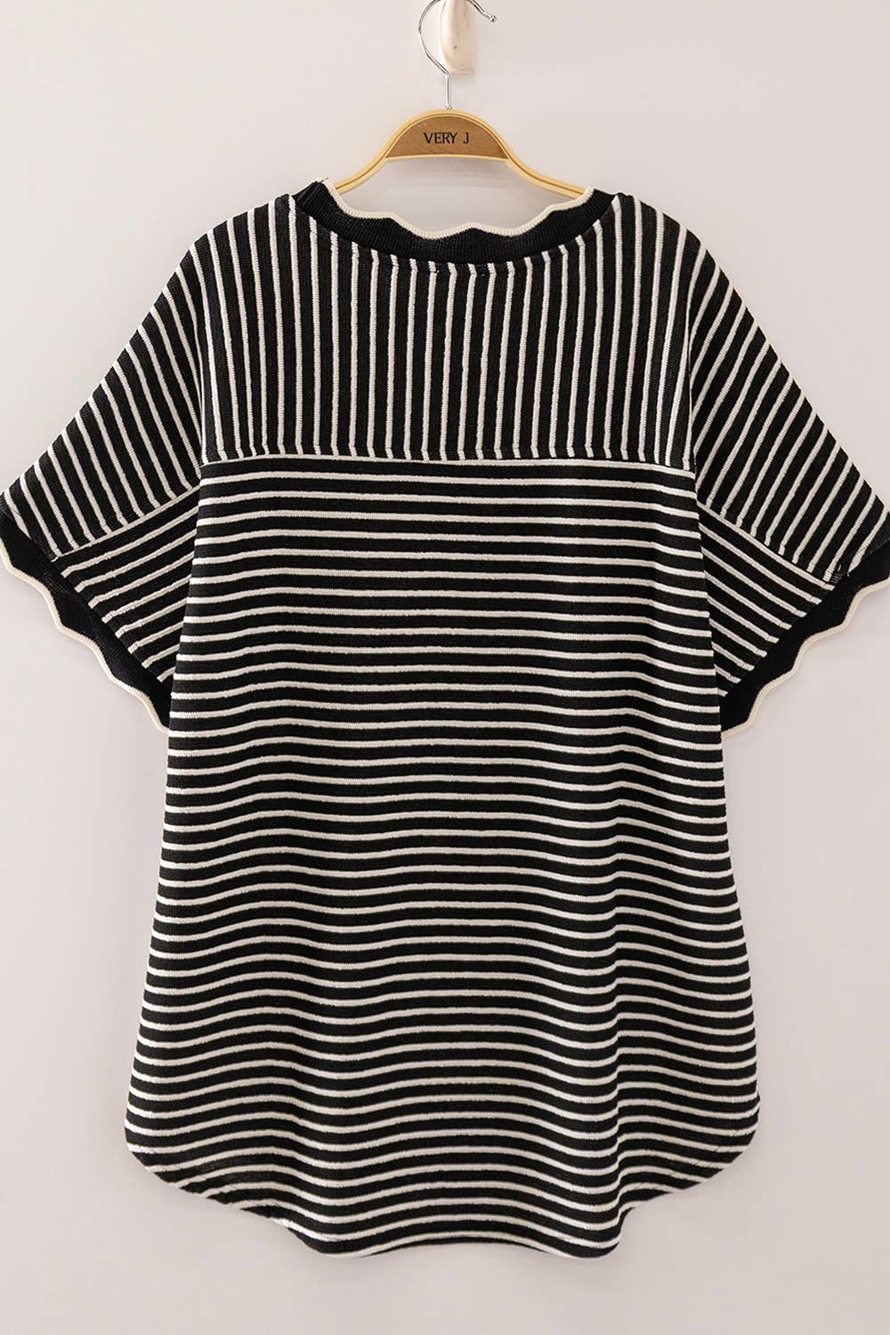 Scallop Trim Stripe Knit Top: BLACK STRIPE