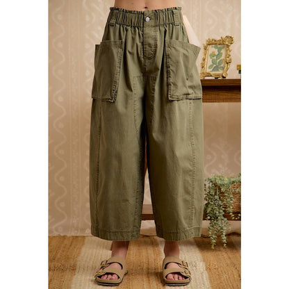 WASHED COTTON OVERSIZED POCKETS WIDE CARGO PANTS: VINTAGE OLIVE