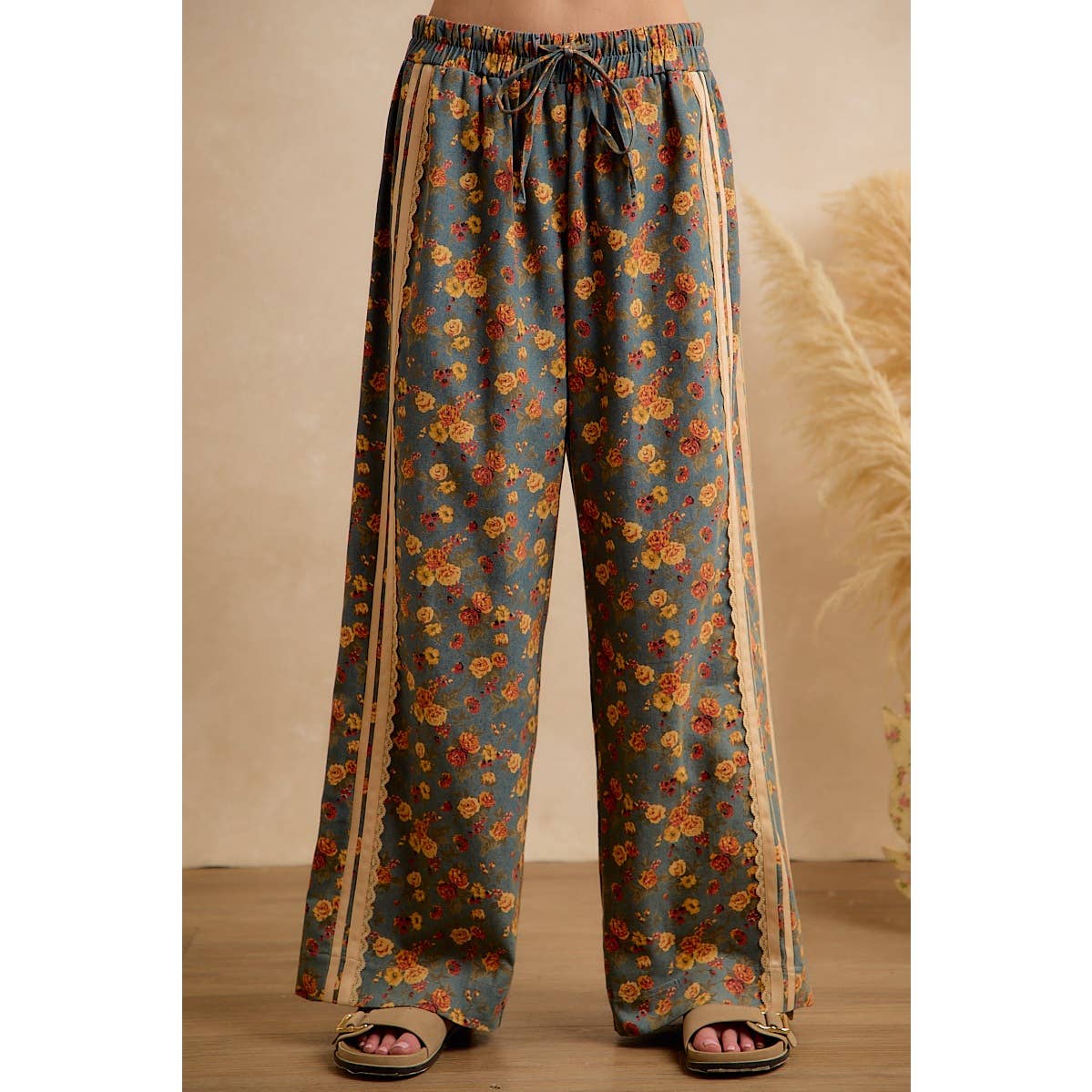 WASHED FLORAL DENIM SIDE LACE TRIM ELASTIC PANTS