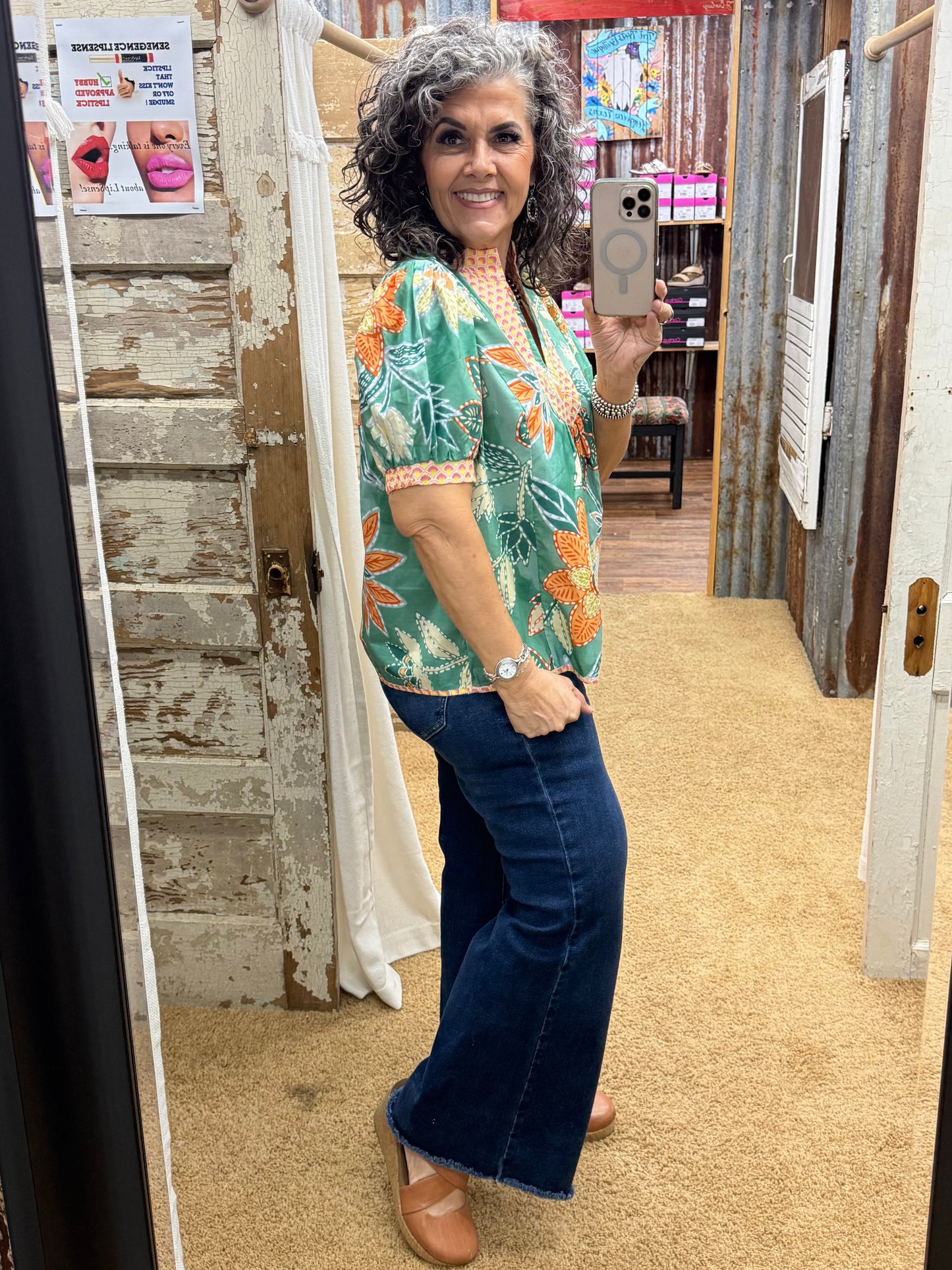 UMGEE Green Mixed Abstract print V-Neck Top