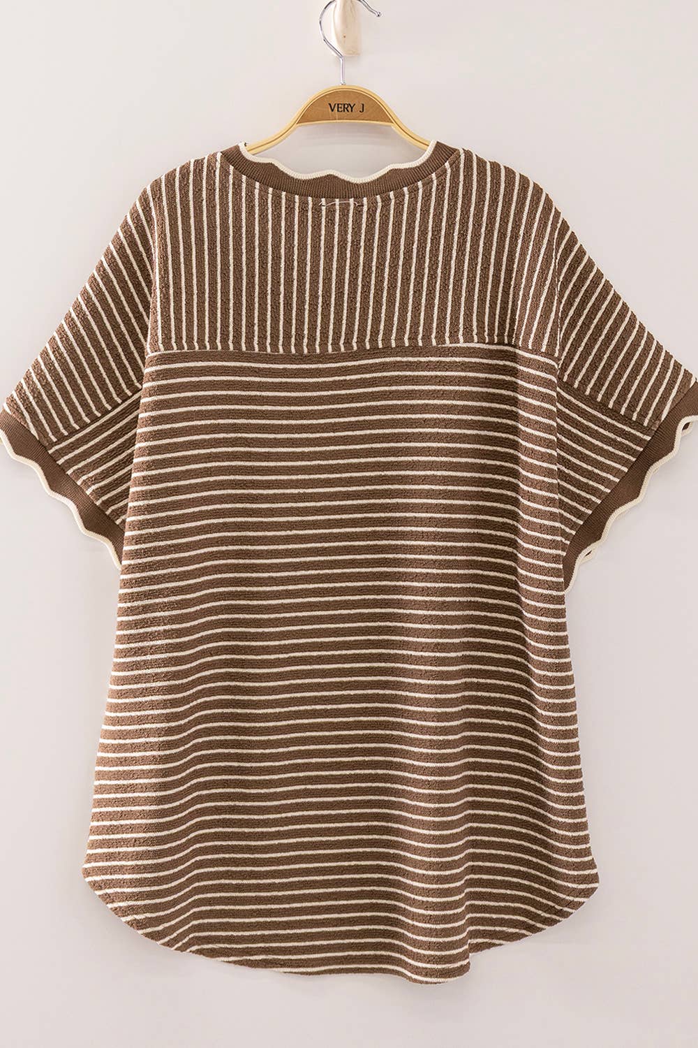 Scallop Trim Stripe Knit Top: MOCHA STRIPE
