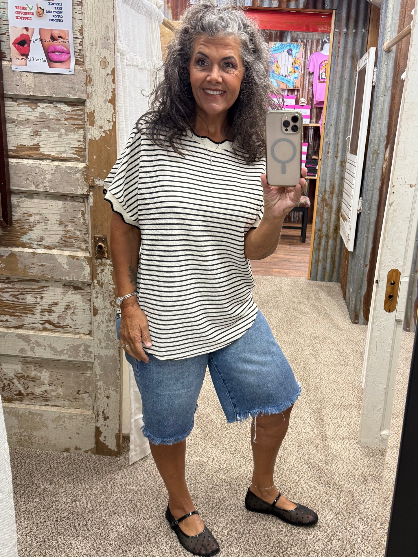 Scallop Trim Stripe Knit Top: WHITE STRIPE