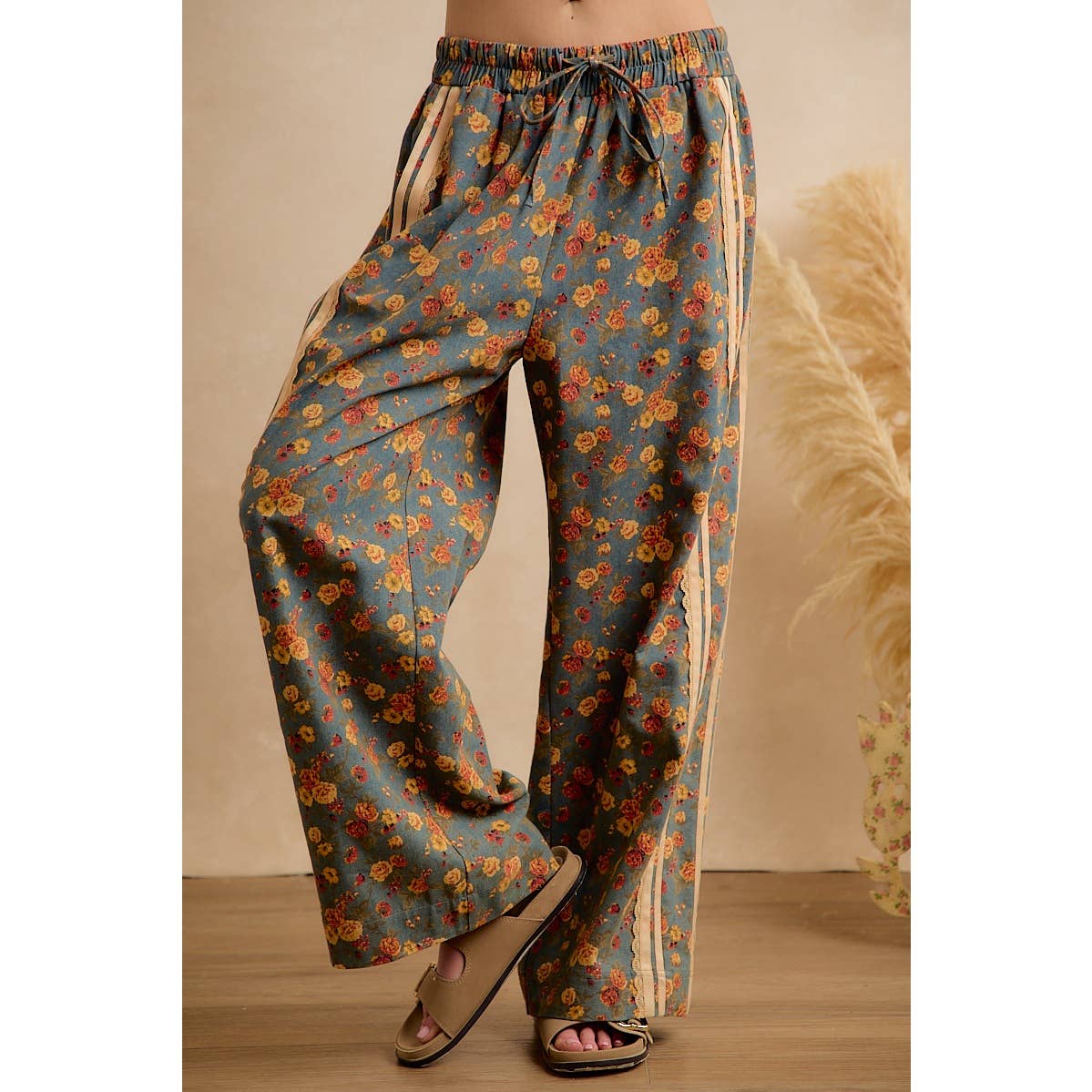 WASHED FLORAL DENIM SIDE LACE TRIM ELASTIC PANTS