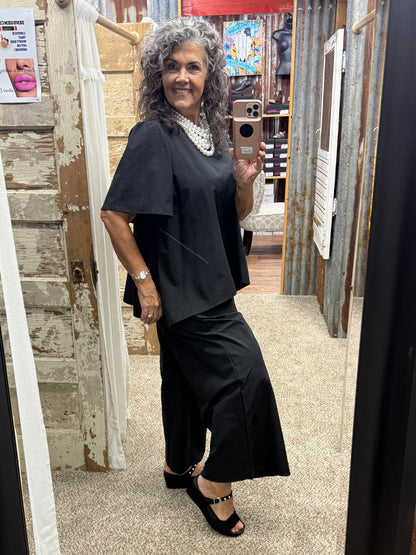 Brad & Rena Relaxed Short-Sleeve Tunic Top - Black
