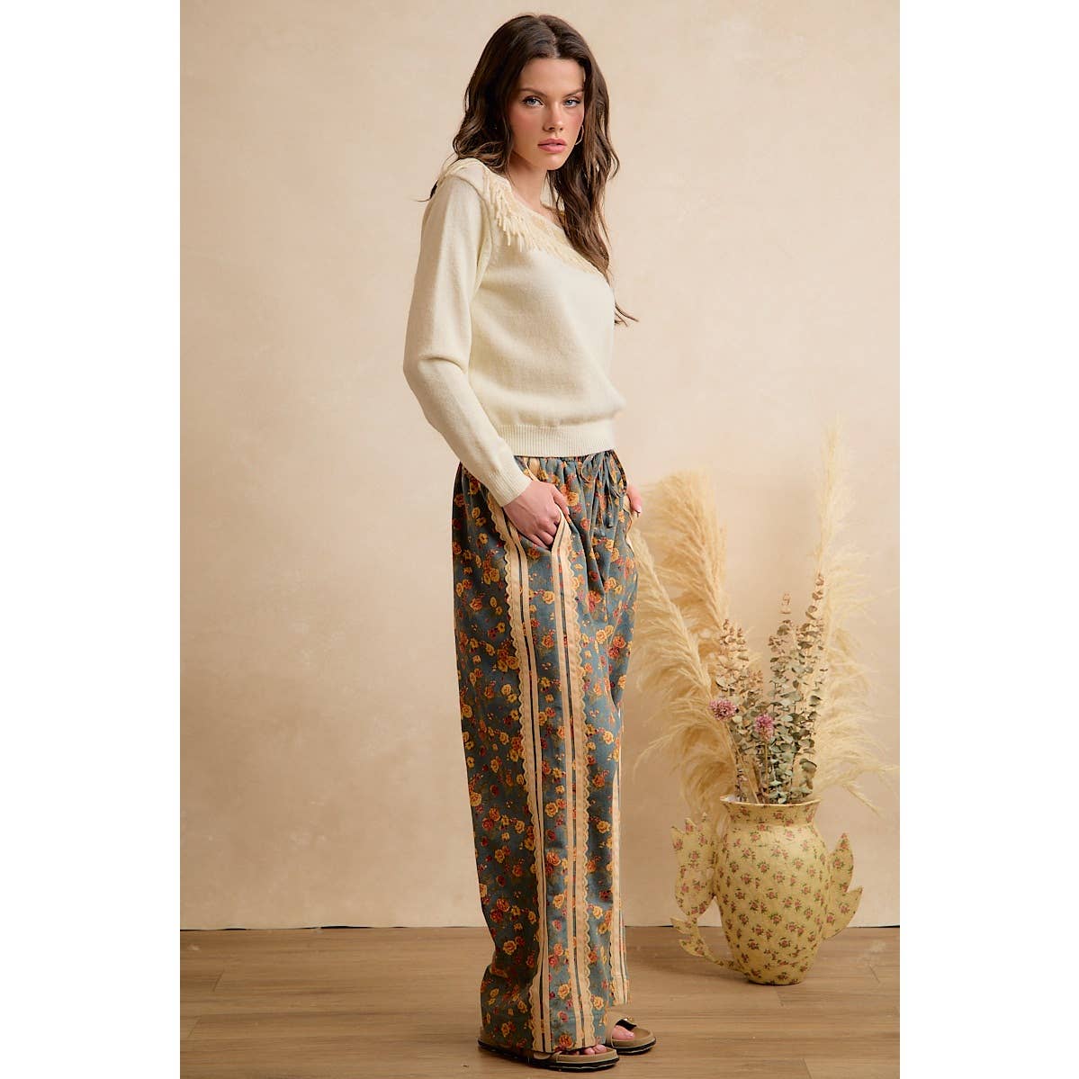 WASHED FLORAL DENIM SIDE LACE TRIM ELASTIC PANTS