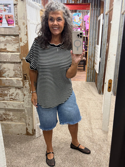 Scallop Trim Stripe Knit Top: BLACK STRIPE