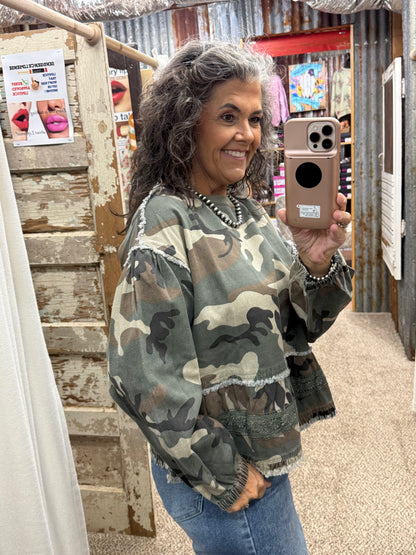 CAMO PRINTED TIERED RUFFLED HEM WITH LACE SLEEVES TOP