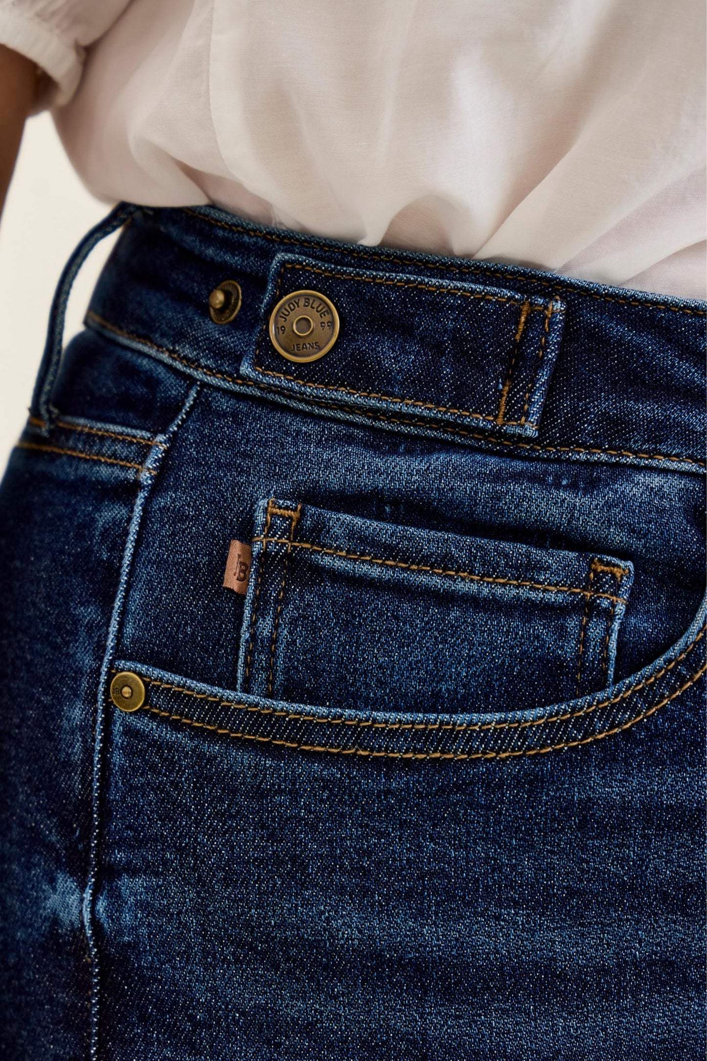 Judy Blue HW Retro Wide w/ Adjustable WB Tabs + Raw hem 881114