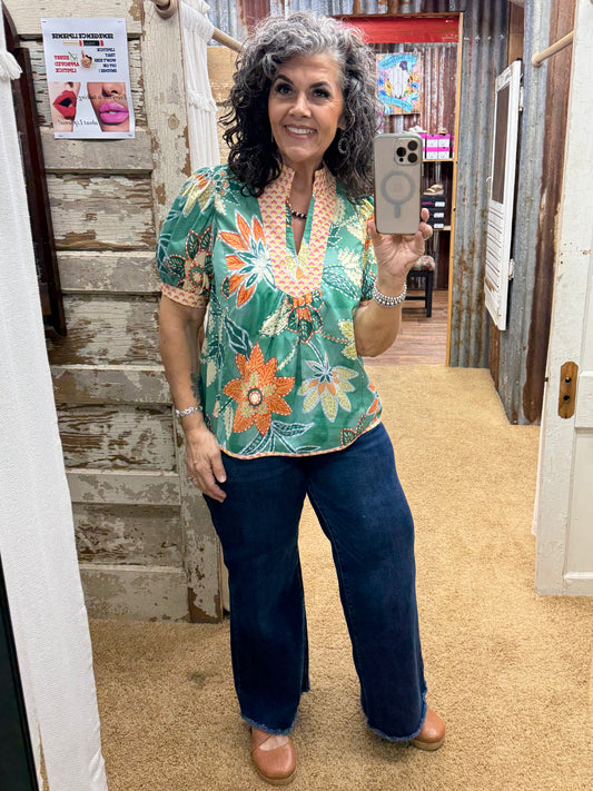 UMGEE Green Mixed Abstract print V-Neck Top