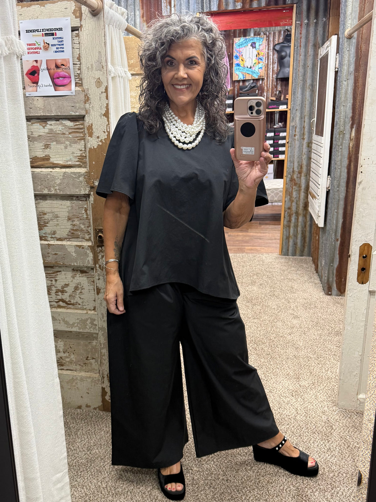 Brad & Rena Relaxed Short-Sleeve Tunic Top - Black