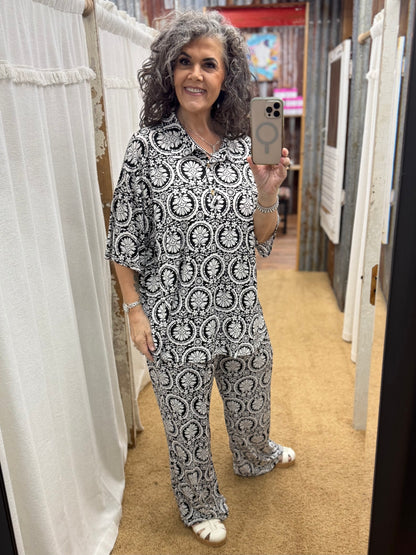 2-Piece Blouse + Relaxed Pants Resort Wear Set