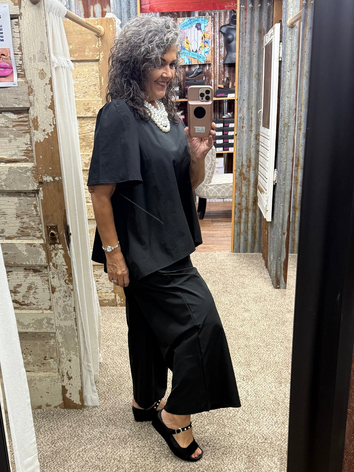 Brad & Rena Relaxed Short-Sleeve Tunic Top - Black