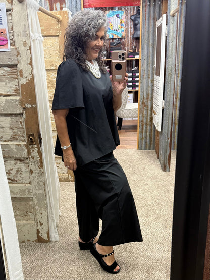 Brad & Rena Relaxed Short-Sleeve Tunic Top - Black