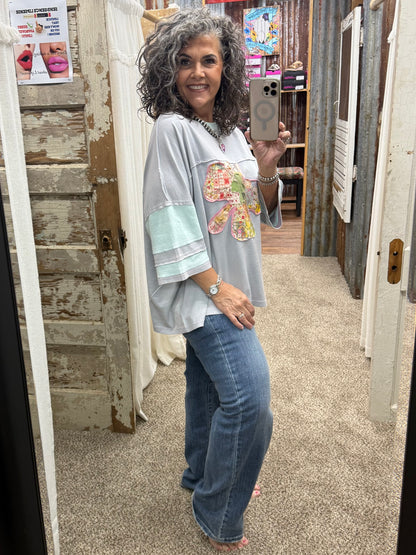 CLOUD BLUE FLORAL PATCH OVERSIZED WASHED TOP