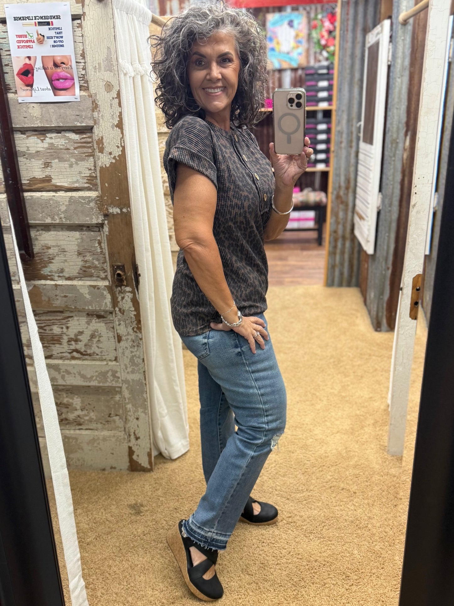 BROWN SHORT SLEEVE URBAN RIBBED ANIMAL BUTTON UP TOP