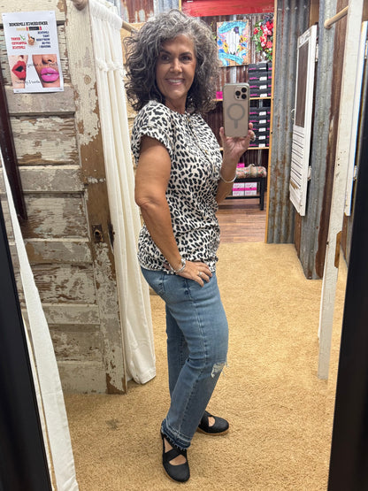 BEIGE SHORT SLEEVE URBAN RIBBED ANIMAL BUTTON UP TOP