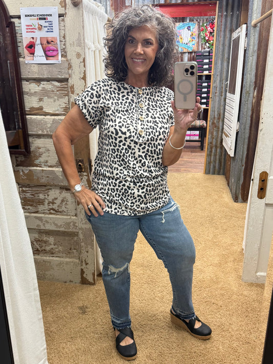 BEIGE SHORT SLEEVE URBAN RIBBED ANIMAL BUTTON UP TOP