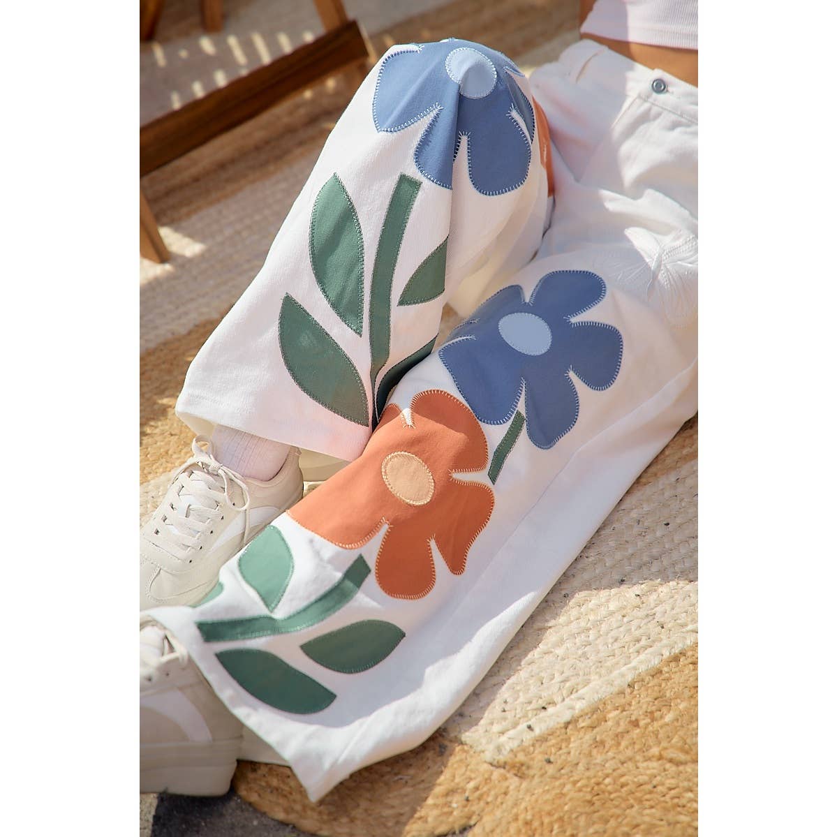 RETRO FLORAL APPLIQUE WIDE LEG COTTON PANTS: OFF WHITE