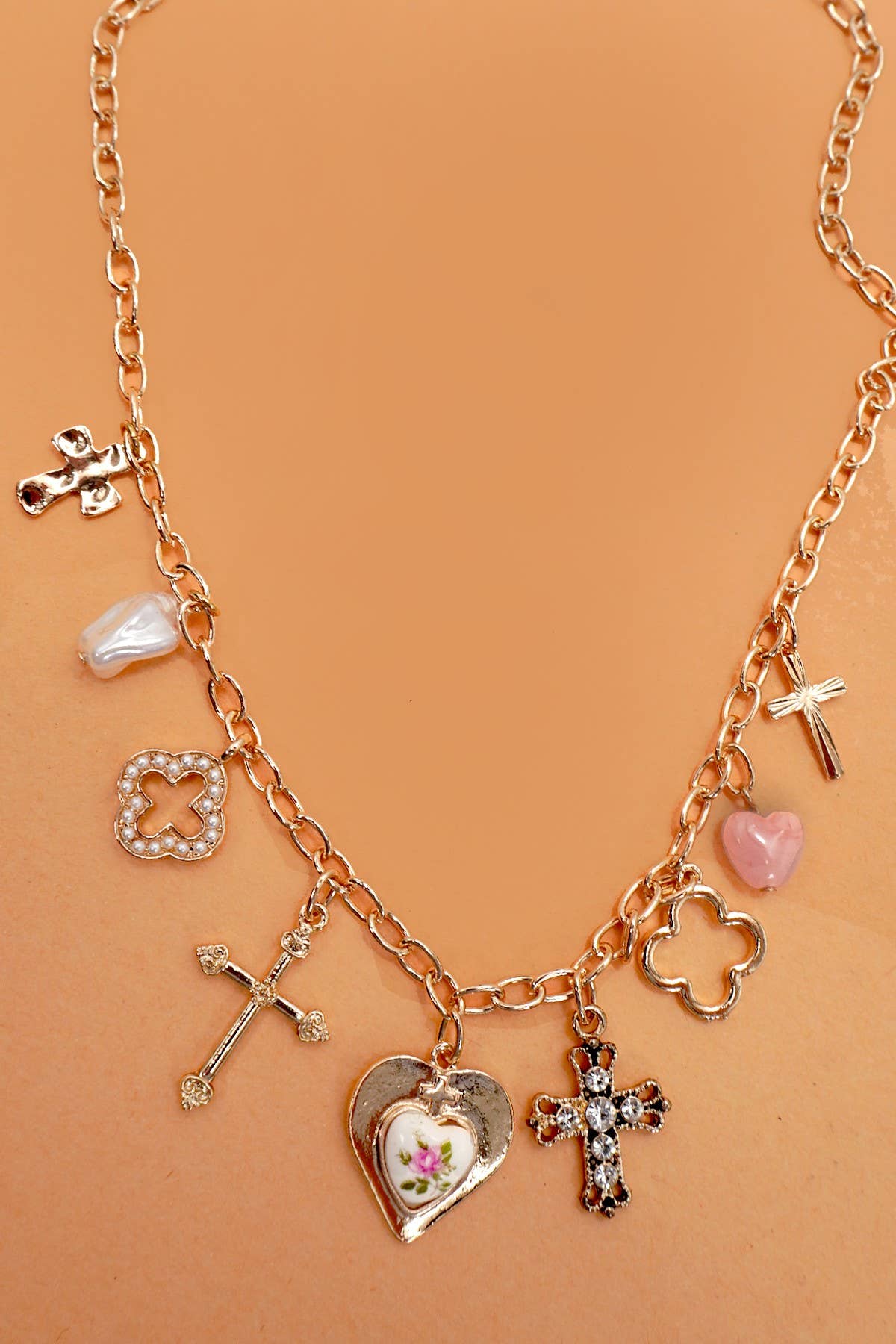 CHARM NECKLACE-CLOVER CROSS PORCELAIN FLOWER | 80N92003: GOLD