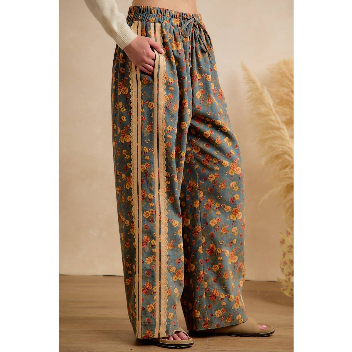 WASHED FLORAL DENIM SIDE LACE TRIM ELASTIC PANTS