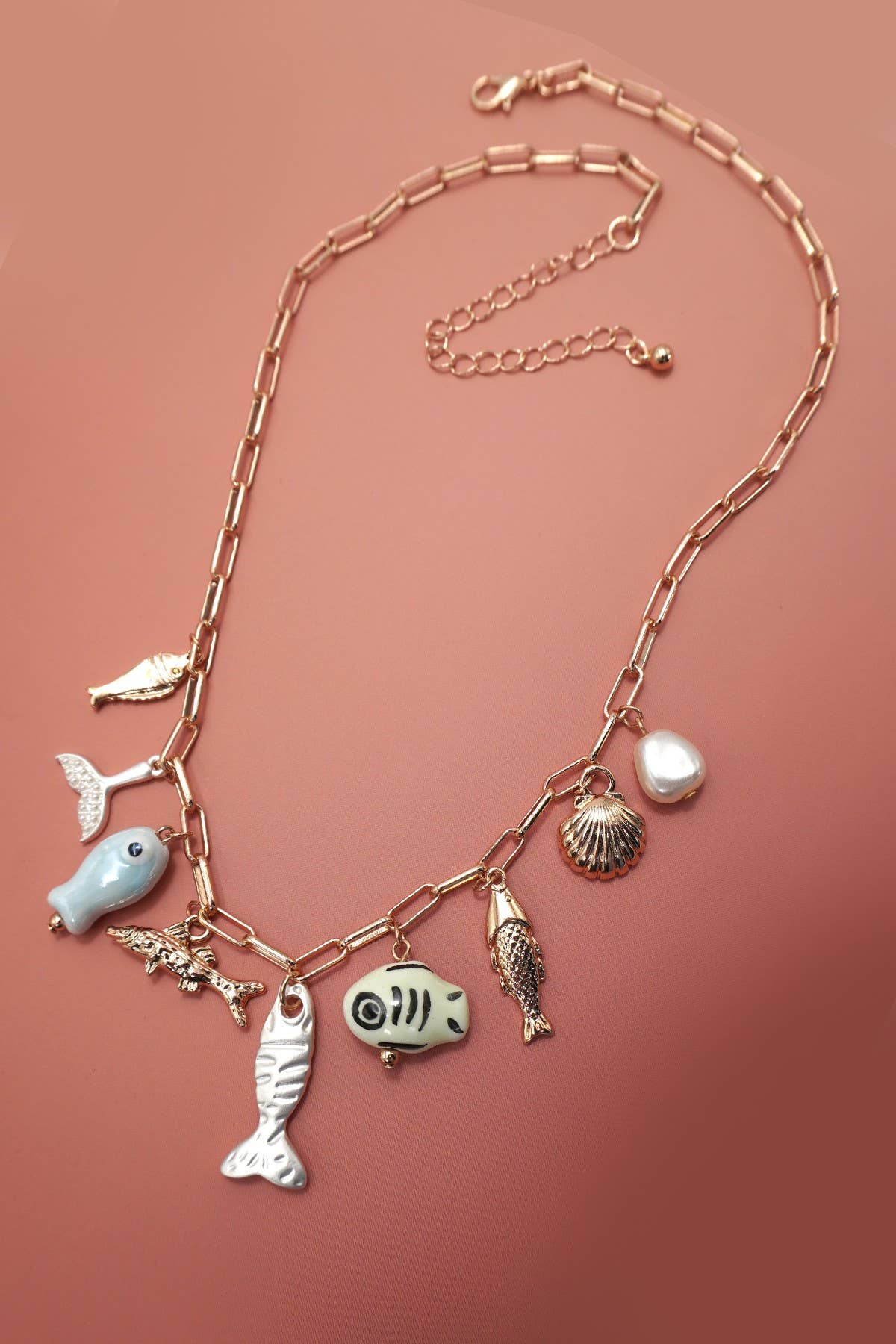 CHARM NECKLACE-OCEAN PORCELAIN FISH SEASHELL | 80N92142: GOLD