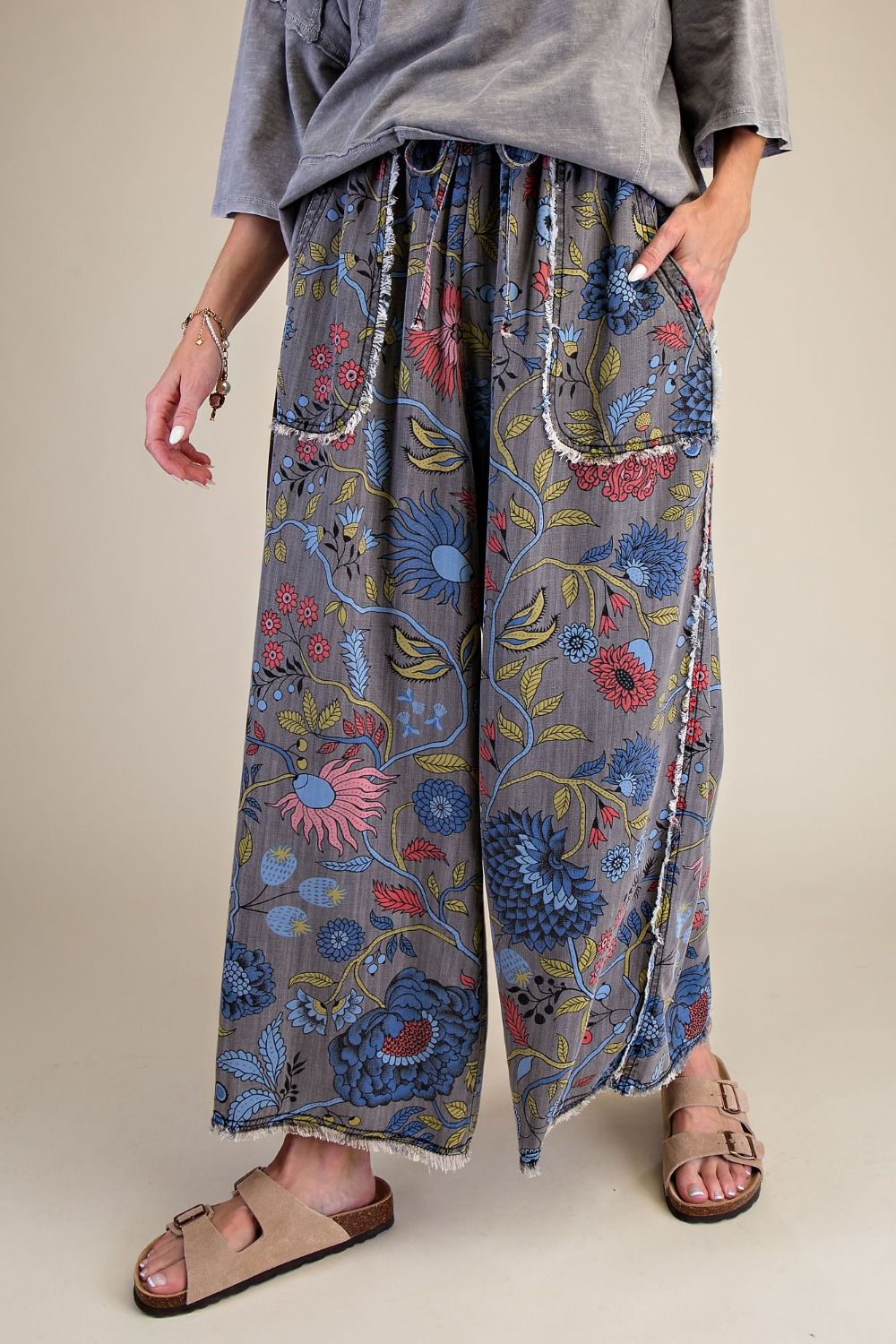 FLORAL PRINT WASHED BLACK CHAMBRAY PANTS