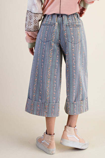 EASEL FLORAL PRINT WASHED DENIM CAPRI PANTS