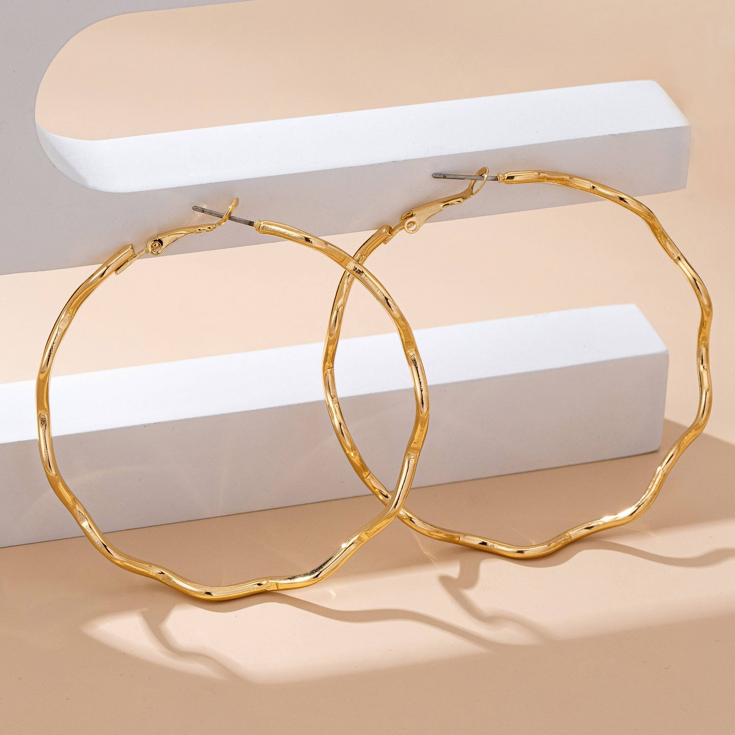 Oversized Hammered Gold Wavy Hoop Earrings | 80E61830: GOLD